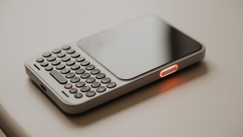Clicks Communicator: The Retro Phone That Finally Fixes Why You Can’t Stop Texting (And It Actually Works)